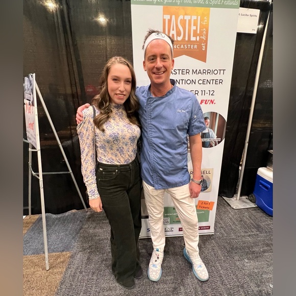 Meet your Posher, Kayla - Picture 7 of 7